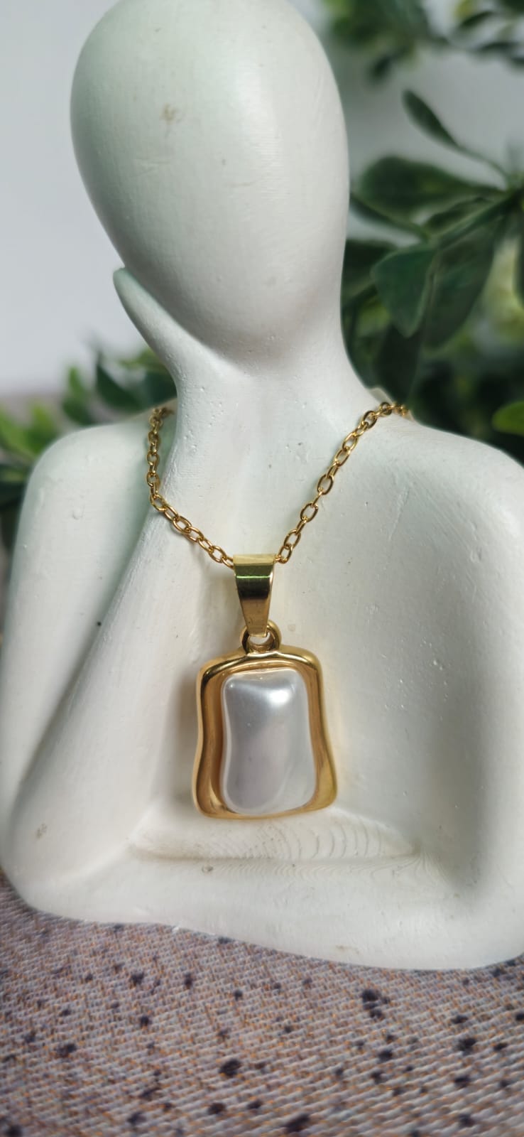 Luxury Irregular Pearl Pendant Necklace