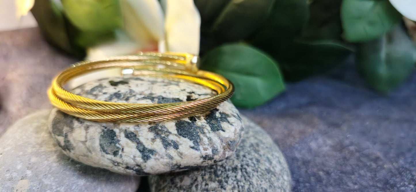 Classic Twisted Gold Cable Handcuff